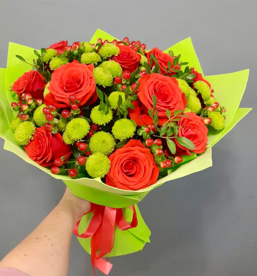 Букет цветов из: Хризантемы и Розы в Коркино