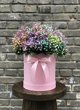 Цветочная композиция из Гипсофила и Розы в шляпной коробке в Коркино