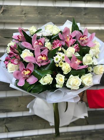 Букет цветов из: Розы и Хризантемы в Коркино