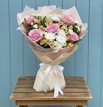 Букет цветов из:  Гвоздики, Орхидеи и Розы #REPLACE_PRED# Коркино