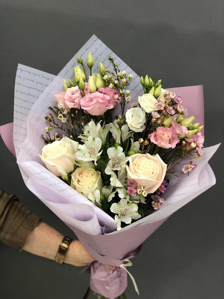 Букет цветов из: Альстромерии, Розы и Лизиантусы в Коркино