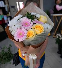Букет цветов из:  Герберы, Розы и Хризантемы в Коркино