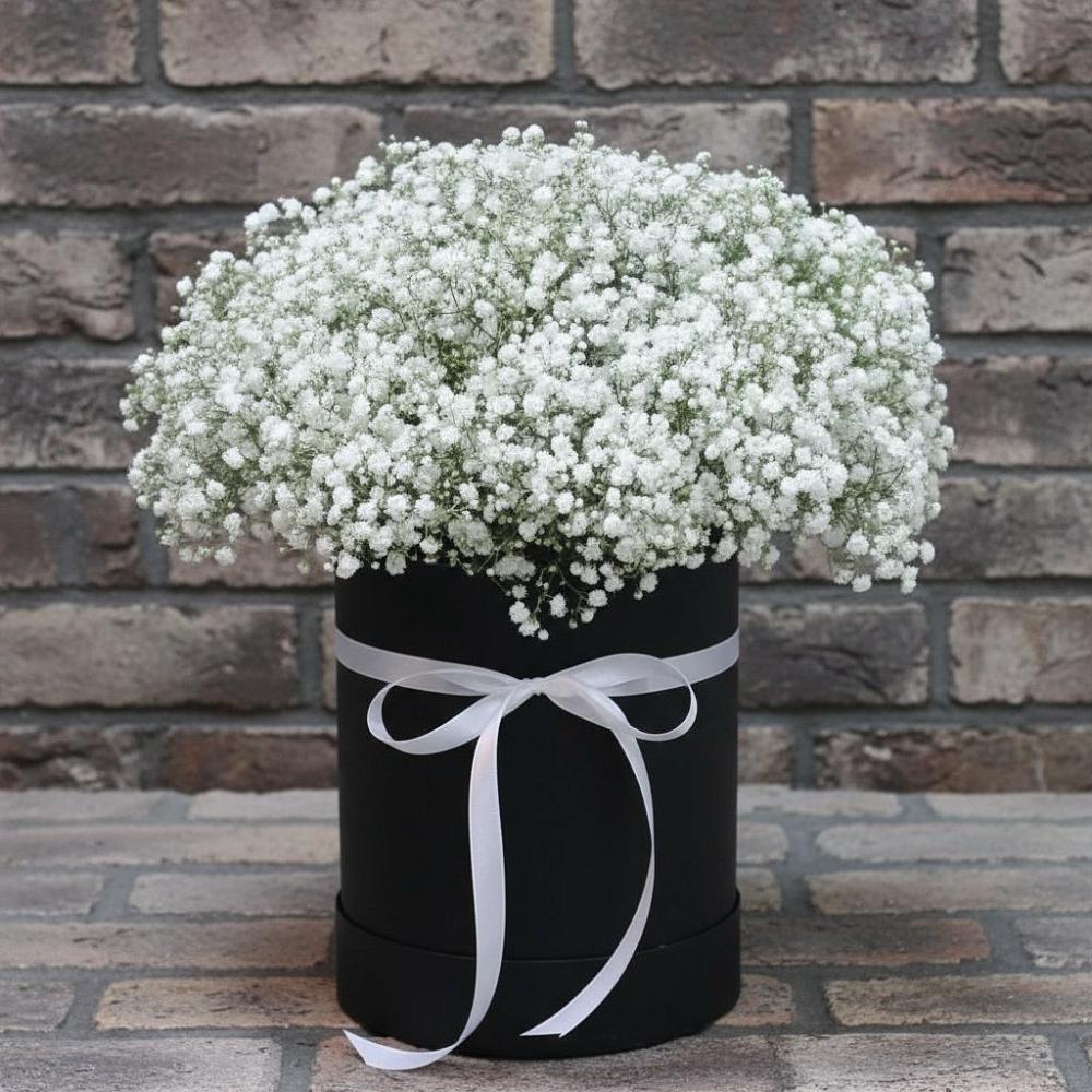 Цветочная композиция из Гипсофила в шляпной коробке в Коркино