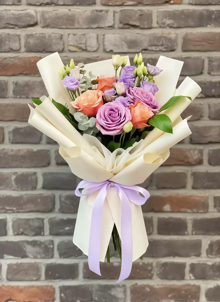 Букет цветов из: Лизиантусы и Розы в Коркино