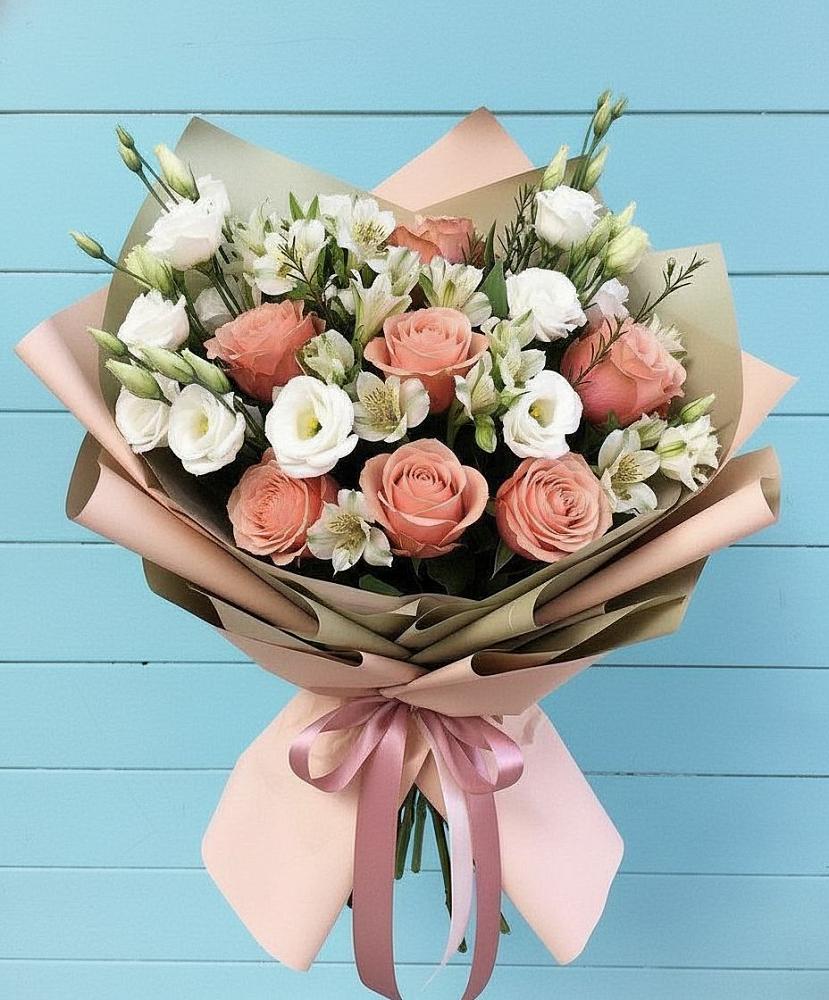 Букет цветов из: Розы, Альстромерии и Лизиантусы в Коркино