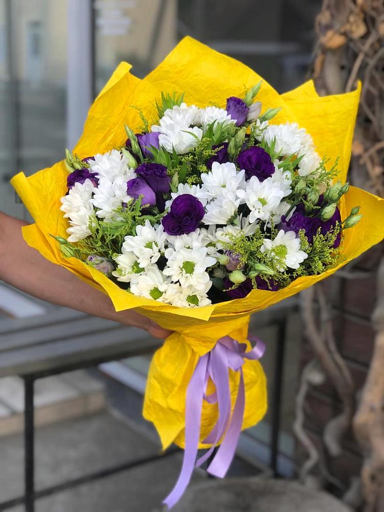 Букет цветов из: Ирисы, Хризантемы и Ромашки в Коркино