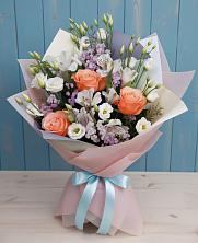 Букет цветов из:  Лизиантусы, Розы, Альстромерии и Гипсофила в Коркино