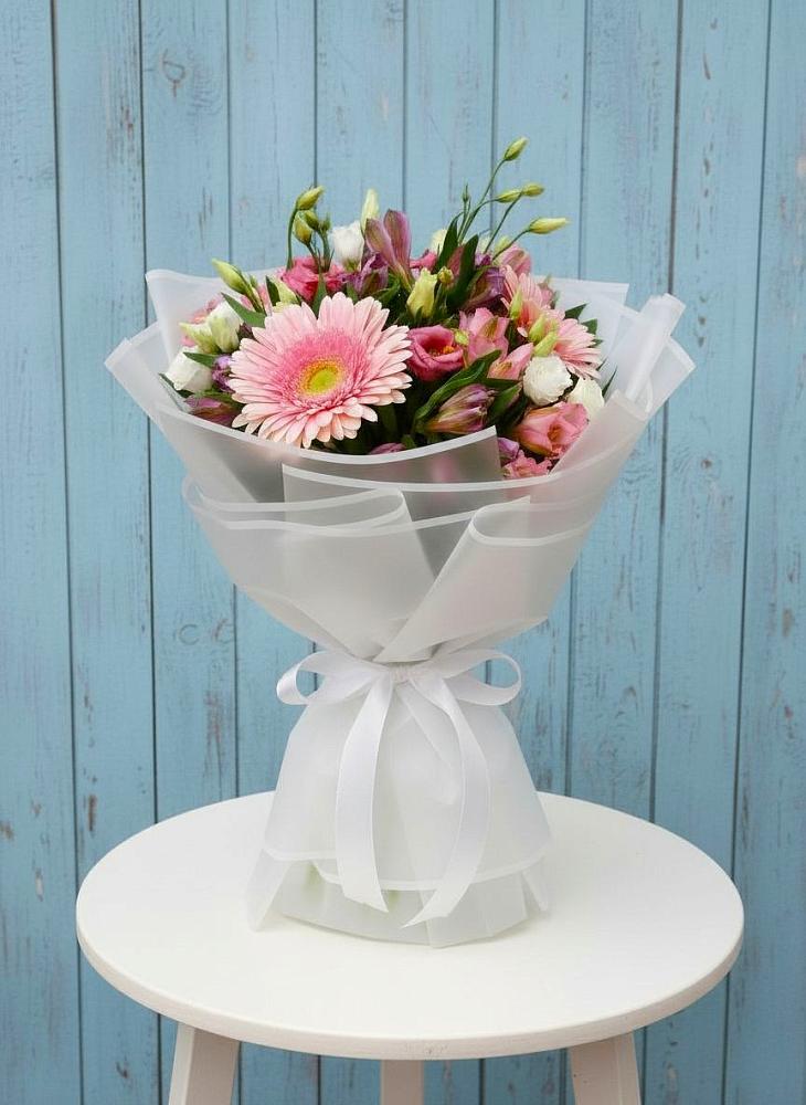 Букет цветов из: Герберы, Альстромерии и Лизиантусы в Коркино