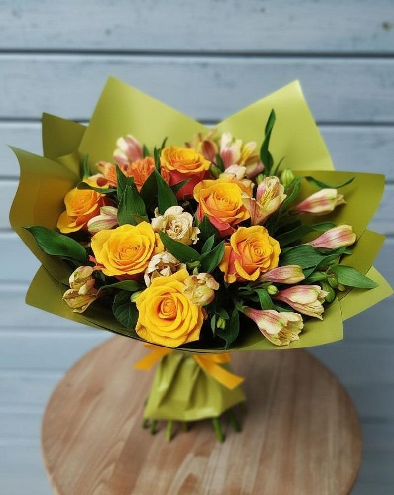 Букет цветов из: Альстромерии и Розы в Коркино