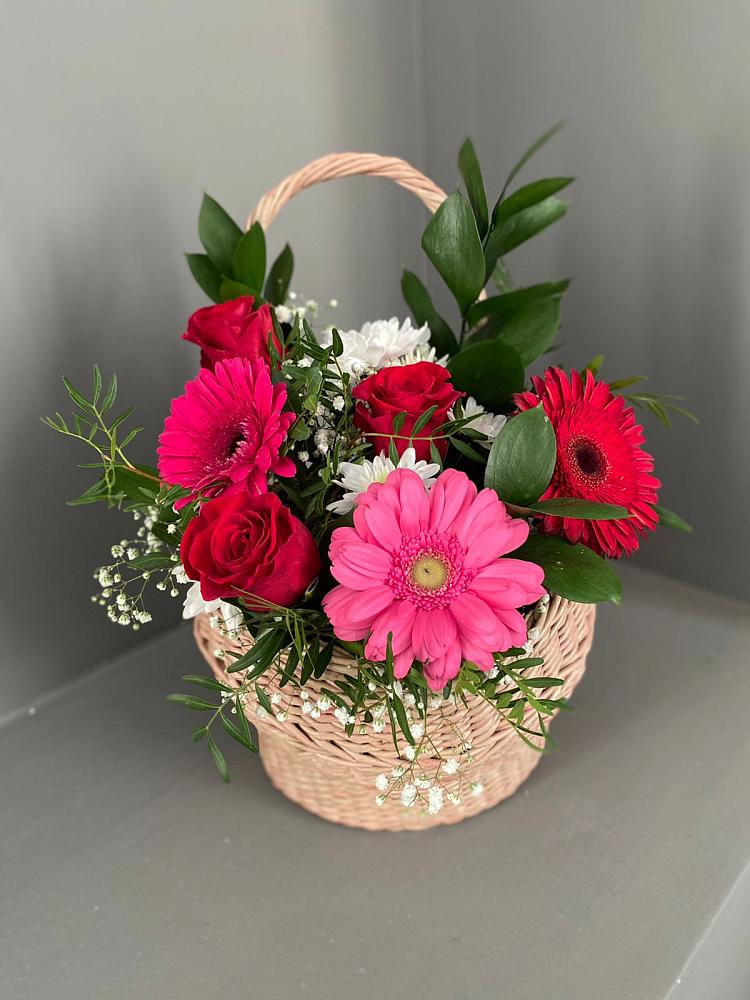 Цветочная композиция из Розы, Хризантемы и Герберы в корзине в Коркино