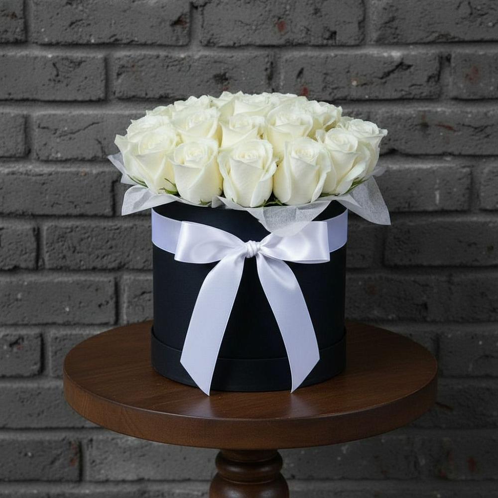 Цветочная композиция из Розы в шляпной коробке в Коркино