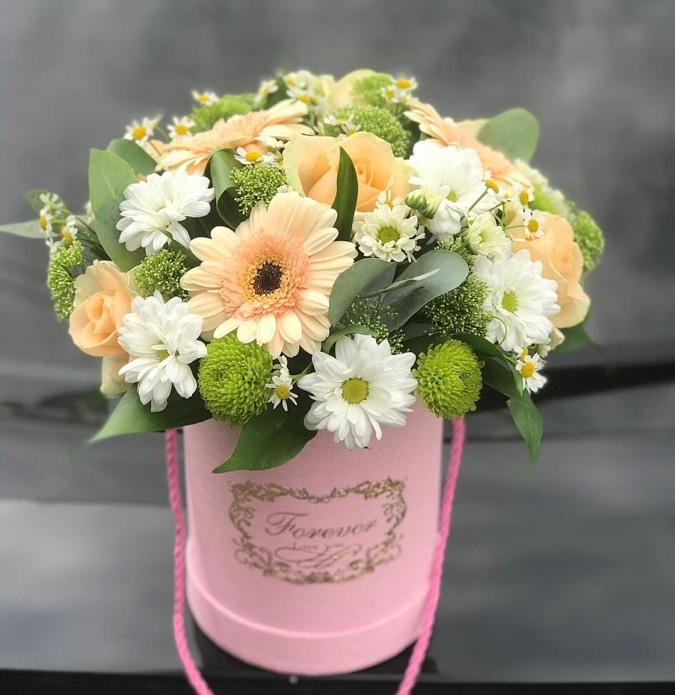 Цветочная композиция из Розы, Герберы и Хризантемы в шляпной коробке в Коркино