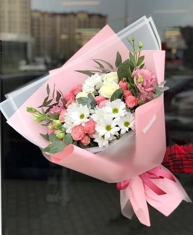 Букет цветов из: Розы, Лизиантусы и Хризантемы в Коркино