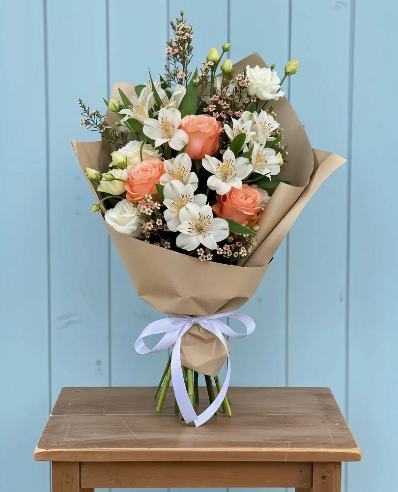 Букет цветов из: Альстромерии, Лизиантусы, Розы и Хризантемы в Коркино