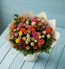 Букет Микс из разноцветных кустовых роз в Коркино
