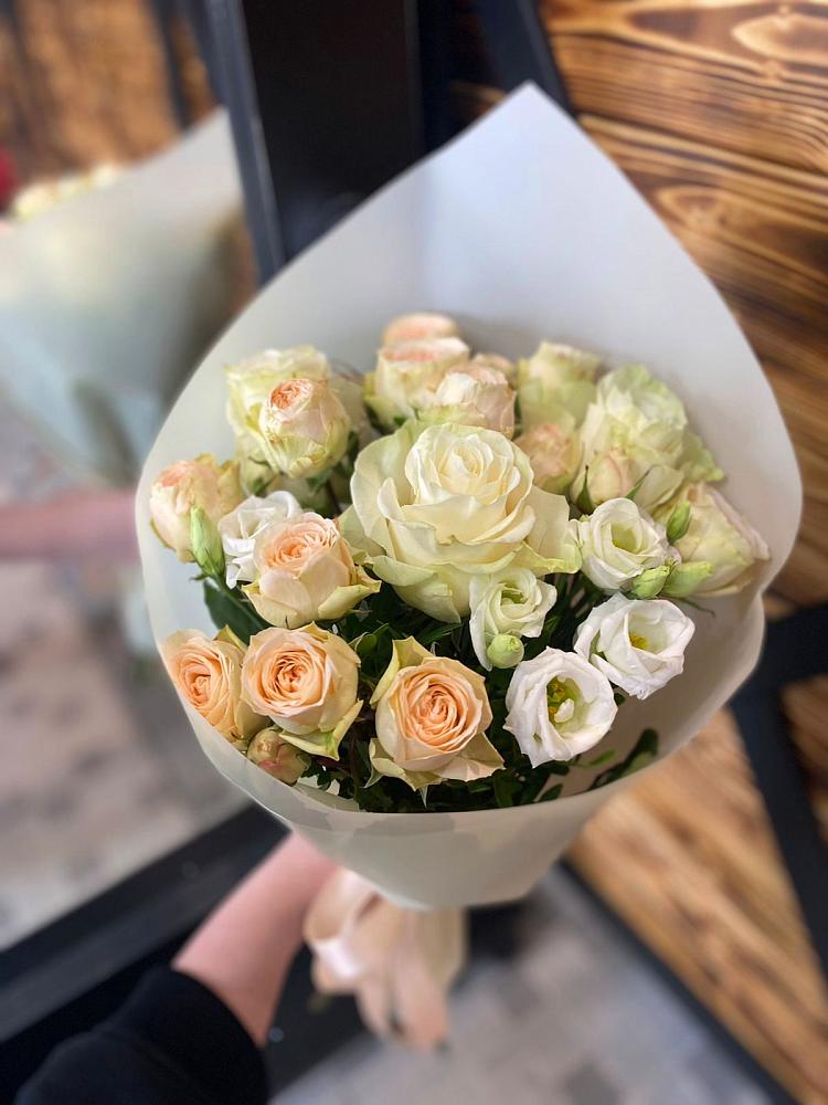 Букет цветов из: Розы и Лизиантусы в Коркино