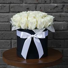 Цветочная композиция из Розы в шляпной коробке в Коркино